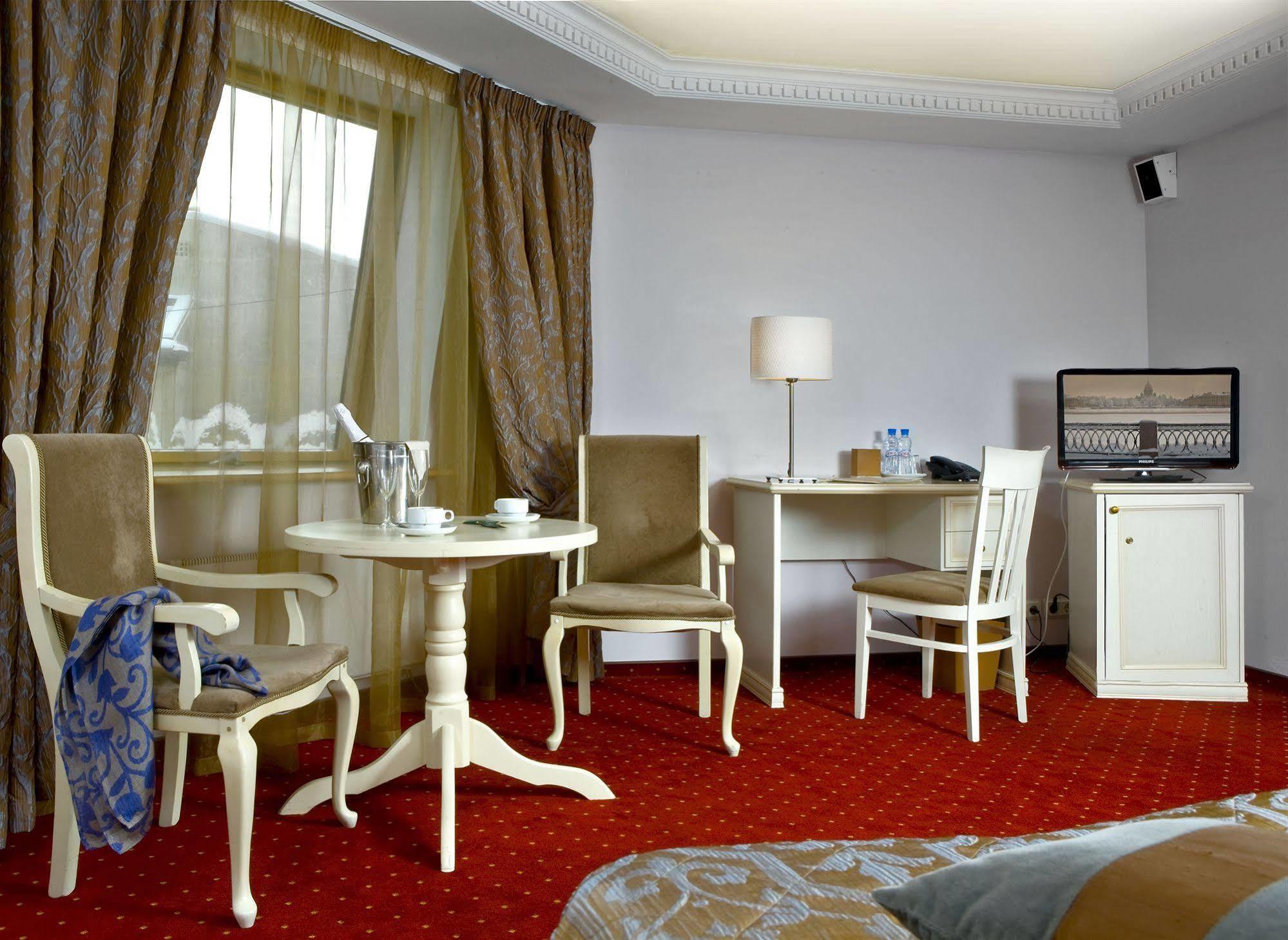 The Brothers Karamazov Hotel Saint Petersburg Room photo