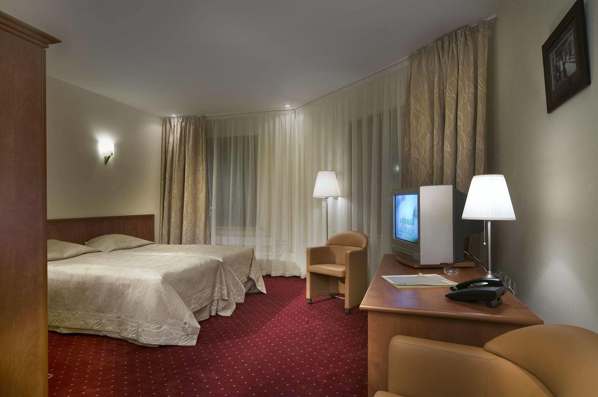 The Brothers Karamazov Hotel Saint Petersburg Room photo